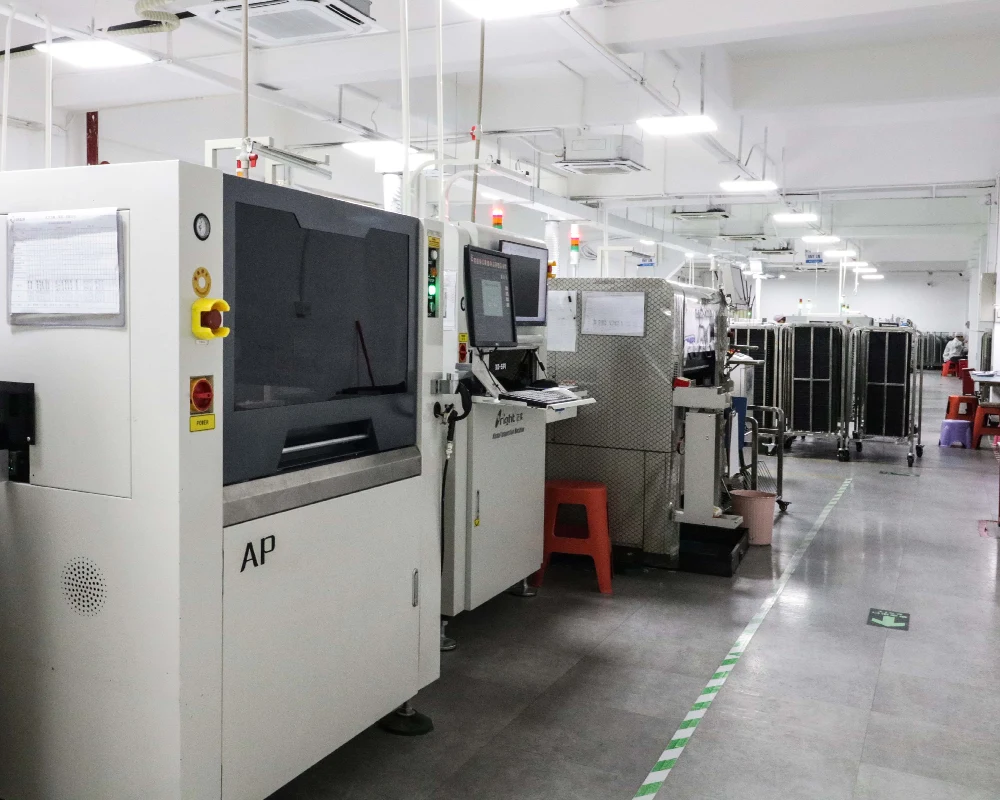Các hệ thống điều khiển cắt kim loại trong trường laser là gì?