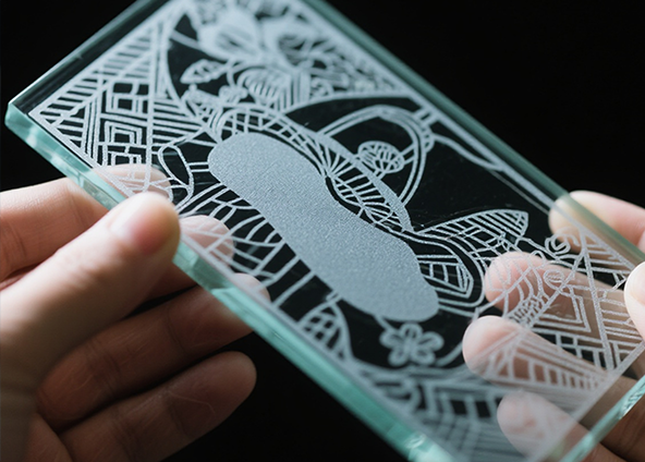 Nên chọn bộ điều khiển laser nào cho kính khắc laser?